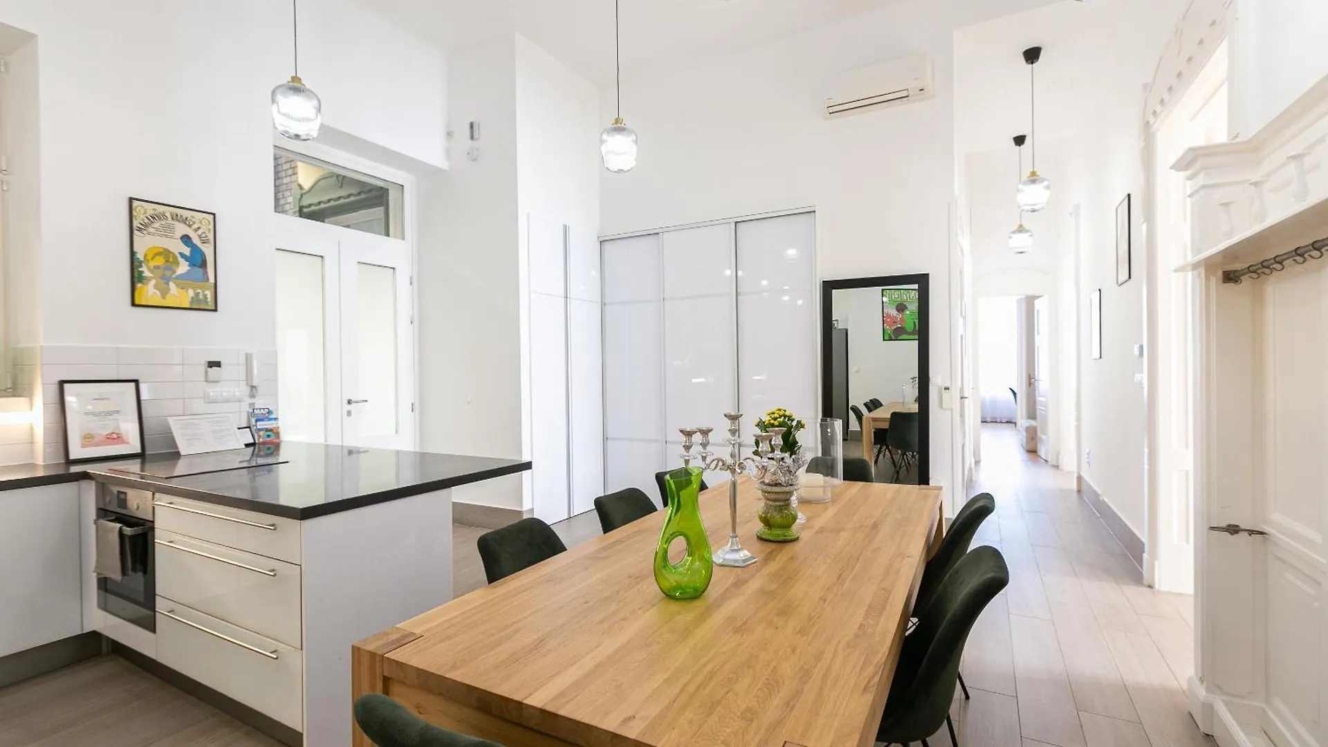 Bakats Ter Apartment With Balcony Overlooking Church Square Budapešť