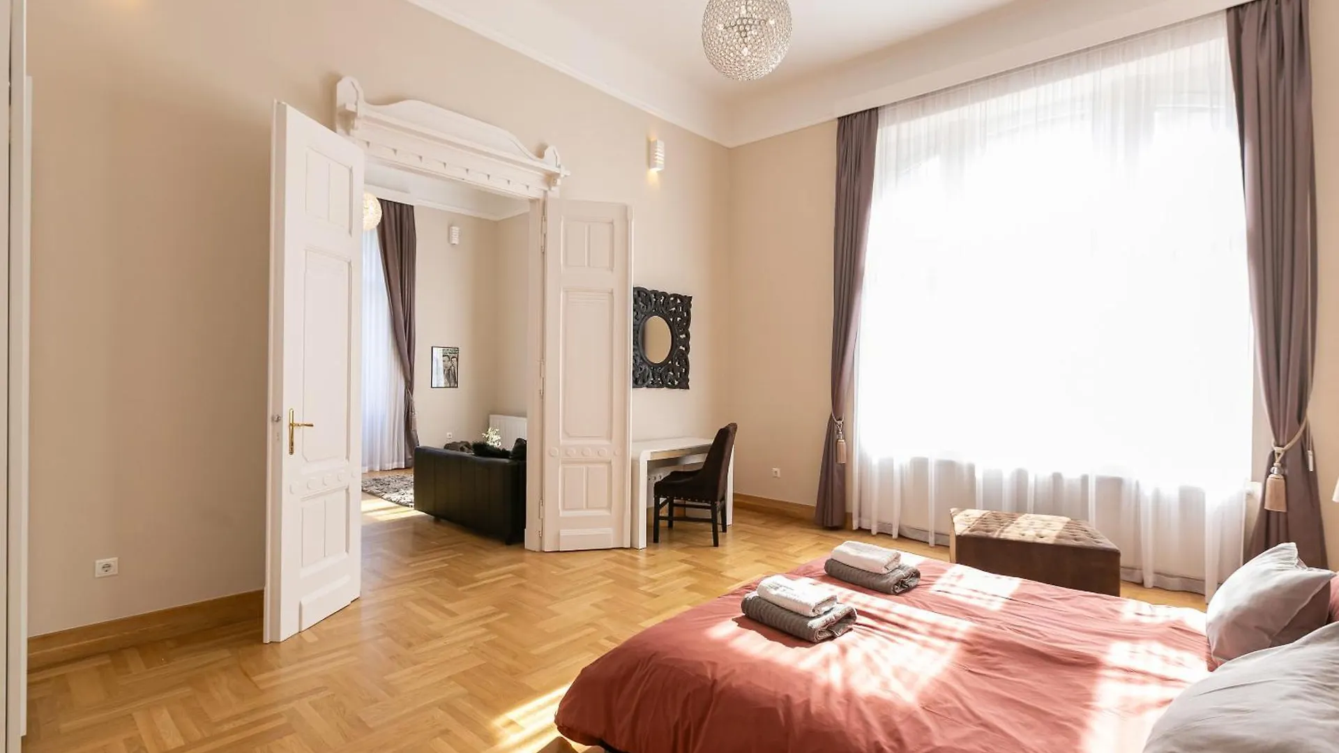 Bakats Ter Apartment With Balcony Overlooking Church Square Budapešť