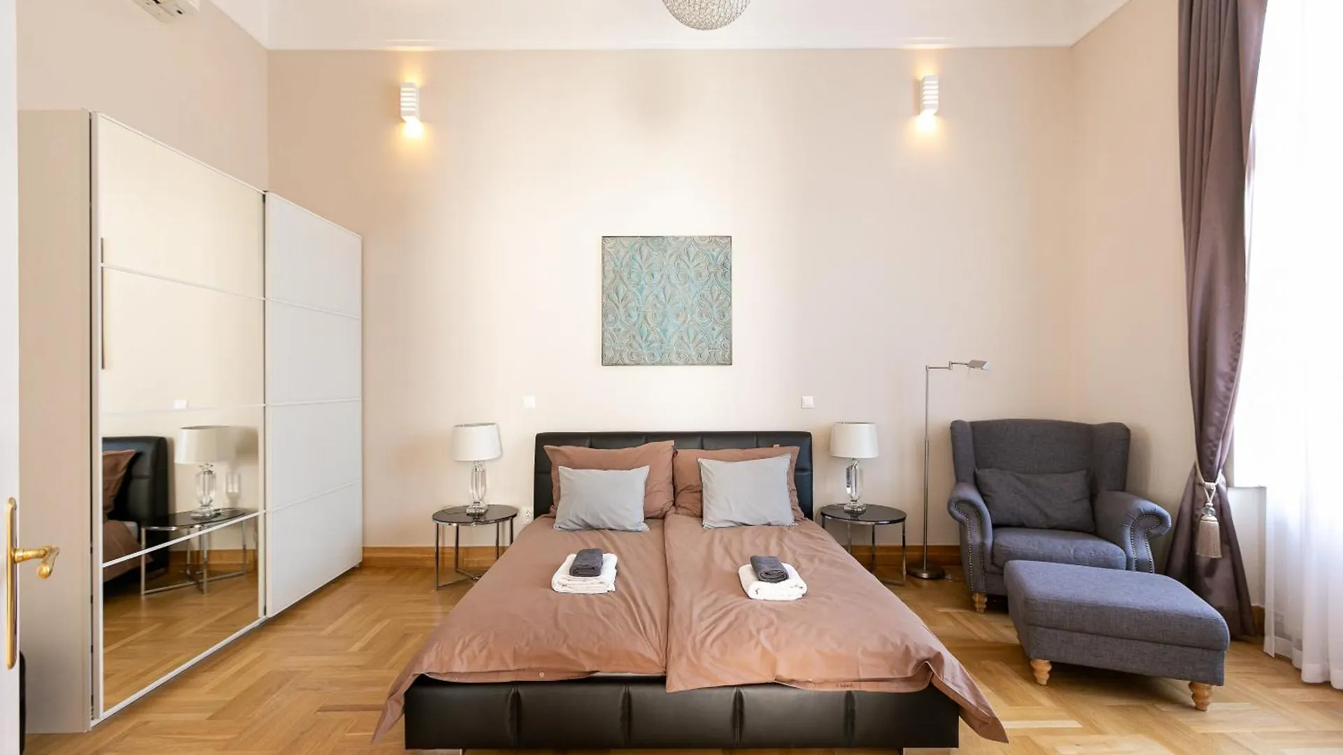 Bakats Ter Apartment With Balcony Overlooking Church Square Budapešť